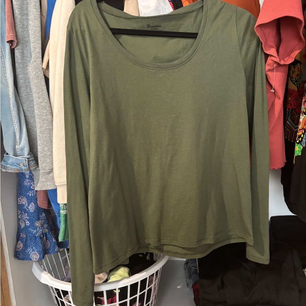Women's no boundaries Green,maroon, and grey long sleeve shirts